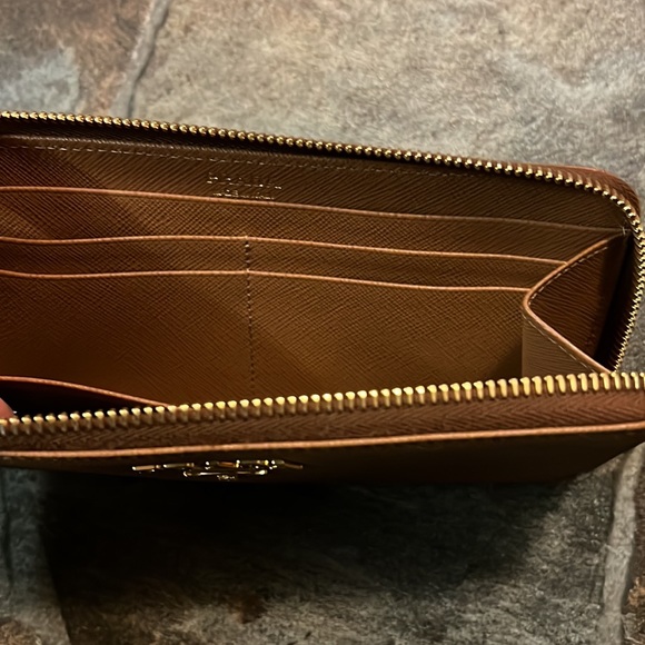 large PRADA wallet - Picture 3 of 6